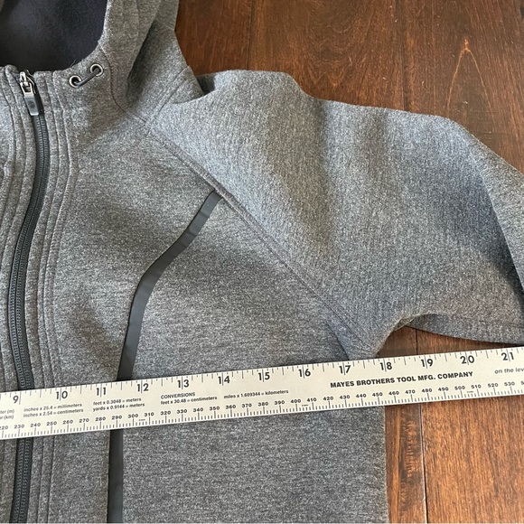 Athleta Fuse Jacket Gray Full Zip Activewear Running Hooded Coat Sz S - Picture 6 of 14